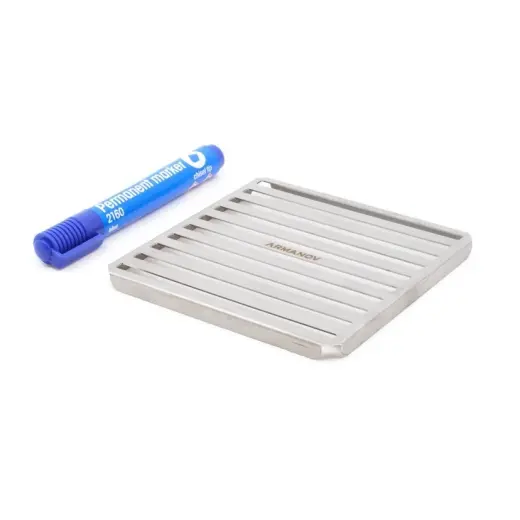 Šablona s permanentním popisovačem pro rychlé značení nábojů. Pro ráže .40 S&W a .45 ACP.